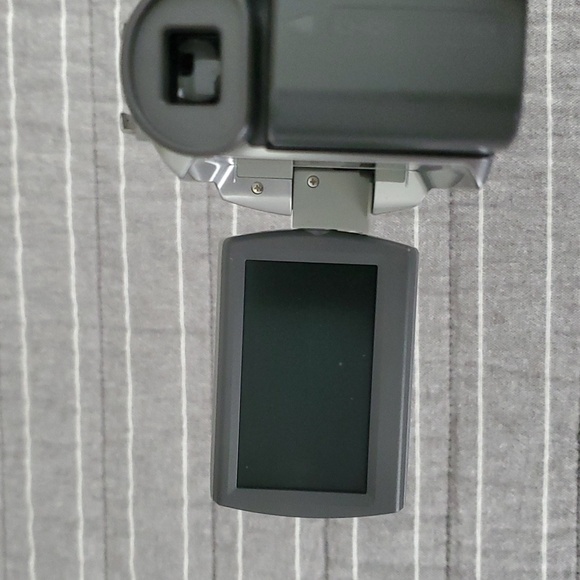 Used Panasonic 3CCD Mega O.I.S.Camcorder with carrying case,charger and remote - Picture 11 of 11